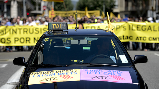 Taxistas durante greve em Barcelona, na Espanha