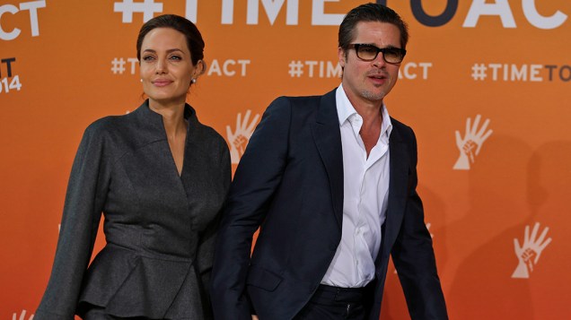 Em Londres, Angelina Jolie e Brad Pitty chegam à cúpula sobre violência sexual em conflitos; O evento acolhe governos de mais de cem países, especialistas, ongs e líderes religiosos para debater soluções efetivas em todo o mundo