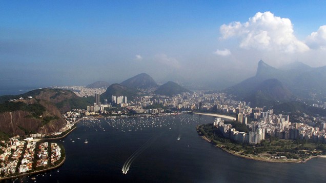 Horizonte da cidade do Rio de Janeiro é retratado por turistas durante a Copa do Mundo de Futebol de 2014