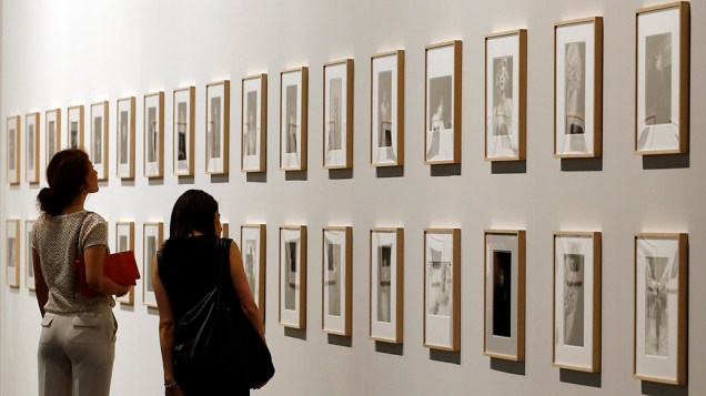 Visitantes durante a exposição Cem auto-retratos de M, na feira anual Art Basel em Miami; A coleção é da artista contemporânea Yasumasa Morimura