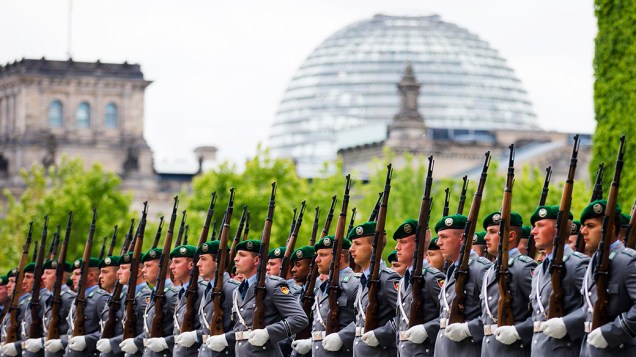 Bundeswehr, as Forças Armadas da Alemanha, tomam posição na Chancelaria, em Berlim