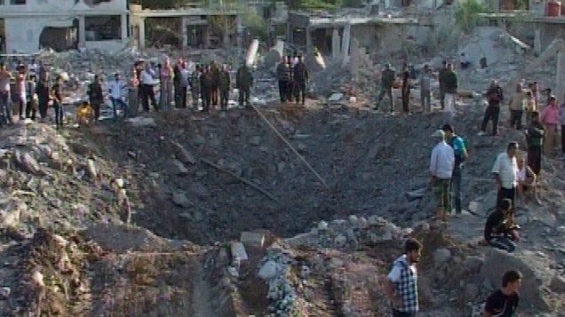 A explosão de um carro-bomba matou 34 pessoas e deixou uma cratera na província de Hama, região ocidental da Síria; A agência de notícias estatal noticiou que o atentado está relacionado com os rebeldes que combatem as forças leais ao presidente Bashar al-Assad<br><br> 
