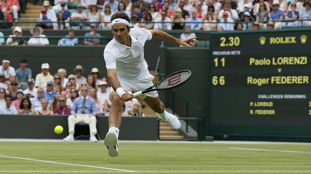 O atleta suíço, Roger Federer, durante partida de tênis do campeonato Wimbledon, em Londres, na Inglaterra