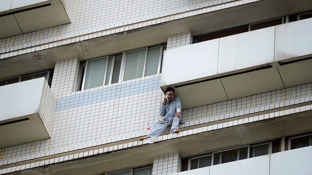 A paciente com transtornos mentais quebrou uma janela no oitavo andar em tentativa de suicídio em um hospital, em Changsha, província de Hunan, na China. Os bombeiros conseguiram salvar o paciente