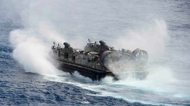 Navio da Marinha americana é fotografado na região das ilhas havaianas; Os Estados Unidos têm o maior exercício marítimo internacional do mundo
