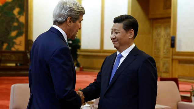 O Secretário de Estado norte-americano, John Kerry, se reúne com presidente da China, Xi Jinping, no Grande Salão do Povo, em Pequim