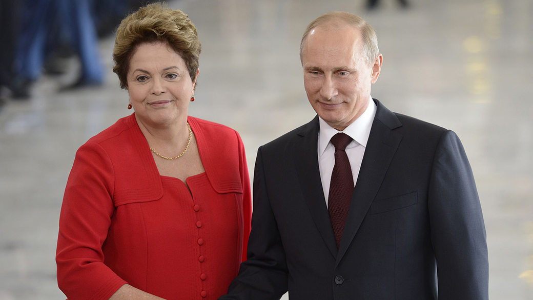 A Presidente Dilma Rousseff durante cerimônia oficial de chegada do Presidente russo, Vladimir Putin, no Palácio do Planalto, em Brasília