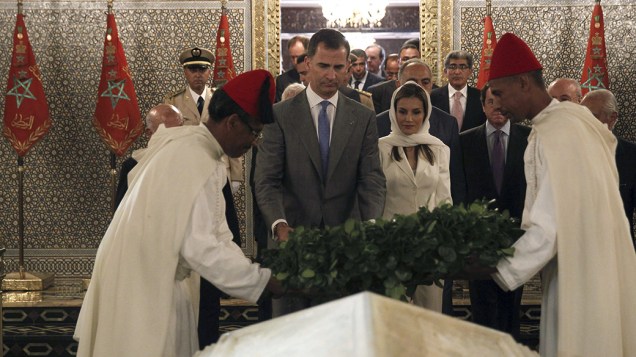 O rei da Espanha, Felipe e sua esposa, Letizia, visitam túmulo de Mohamed V e Hassan II, pai do atual monarca alauíta, durante viagem oficial ao Marrocos