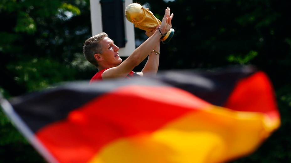  Bastian Schweinsteiger comemora título em Berlim