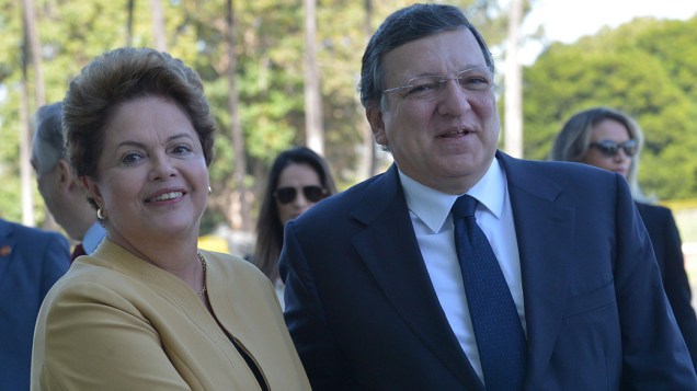 A presidente Dilma Rousseff durante encontro com José Manuel Durão Barroso, Presidente da Comissão Europeia, no Palácio da Alvorada, em Brasília