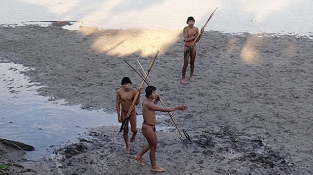 A Funai (Fundação Nacional do Índio) do Brasil divulgou imagens nesta quarta-feira (30) mostrando tribo que vive em isolamento, na região do Alto Envira, na selva amazônica, no estado do Acre - Brasil
