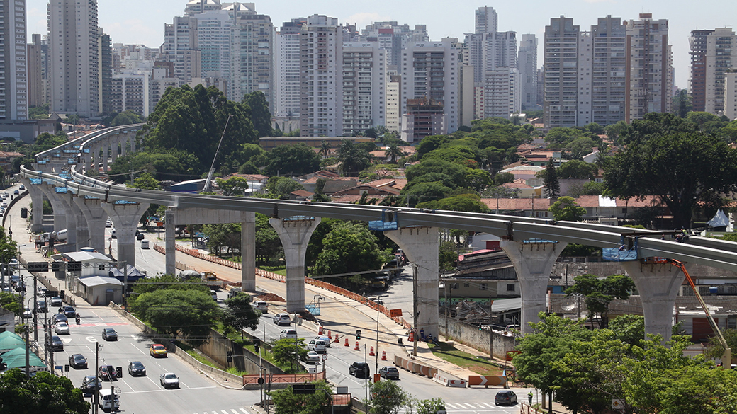 Na imagem, as obras do Monotrilho de São Paulo, na linha 17-Ouro, que completam nesta segunda-feira (04), vinte dias de atraso