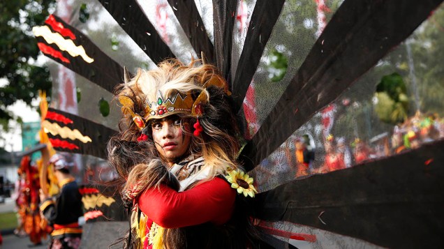 Menina participa das comemorações do 69º aniversário de independência da Indonésia