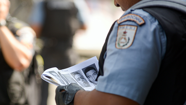 Policiais participam de operação contra o tráfico de drogas na Zona Sul do Rio