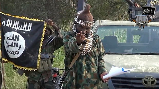 O líder do grupo islamita Boko Haram, Abubakar Shekau, aparece em um vídeo desmentindo sua morte, diferente do que havia anunciado o exército nigeriano