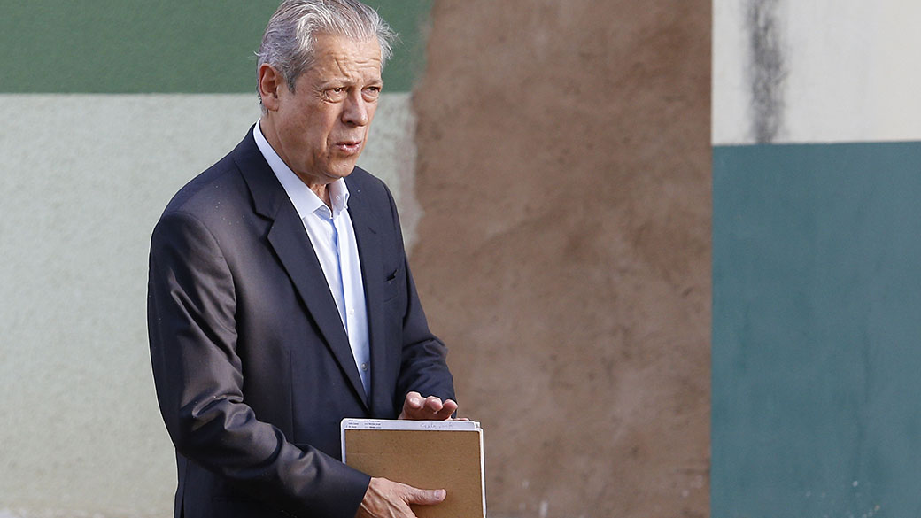 O ex-ministro da Casa Civil José Dirceu, condenado no processo do mensalão