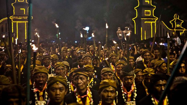 Javaneses comemoram o Ano Novo na cidade de Solo, na Indonésia