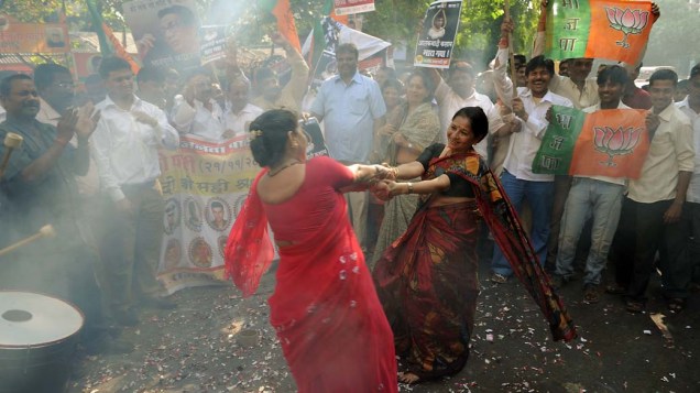 Indianos comemoram enforcamento do único terrorista capturado pelos atentados de 2008 em Mumbai