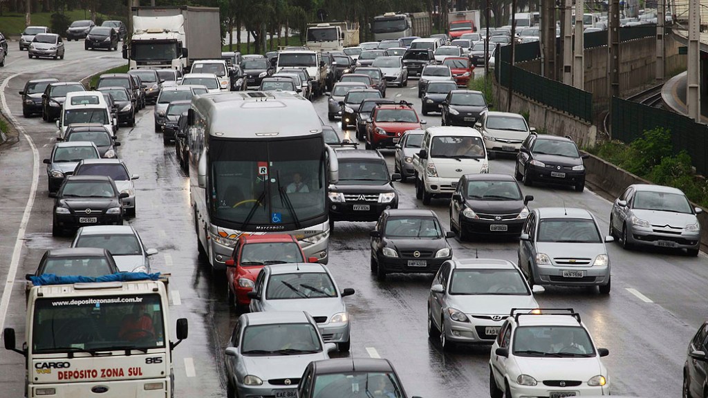 Prefeitura estima que novos radares possam aumentar em até 20% a fluidez do trânsito na capital