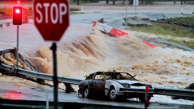 As intensas chuvas registradas no nordeste da Austrália deixaram três mortos e dezenas de casas inundadas