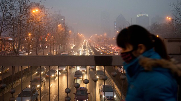 Camada de poluição cobre Pequim, na China