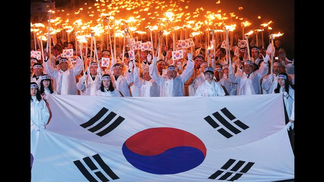 Pessoas comemoram o 94° aniversário da independência contra o domínio colonial japonês em Cheonan, Coreia do Sul