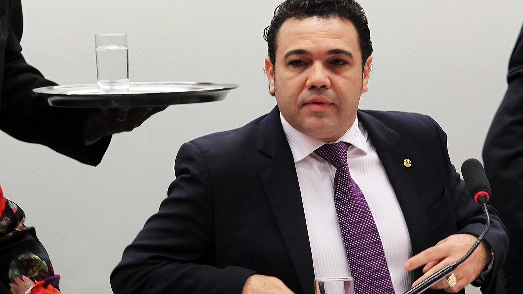 Se Feliciano continuar no cargo, deputados pretendem montar comissão paralela