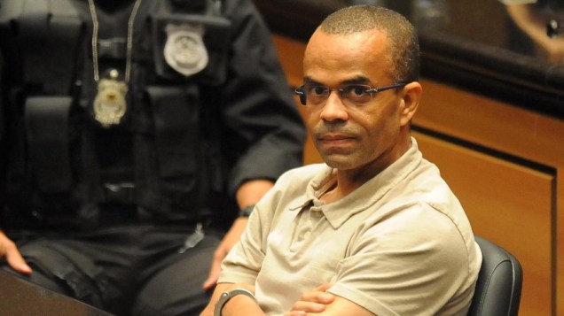 O traficante Fernandinho Beira-Mar durante julgamento no Tribunal de Justiça do Rio de Janeiro nesta terça-feira (12)