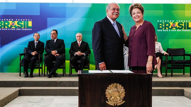Presidente Dilma Rousseff durante cerimônia de posse do Ministro de Estado dos Transportes, César Borges
