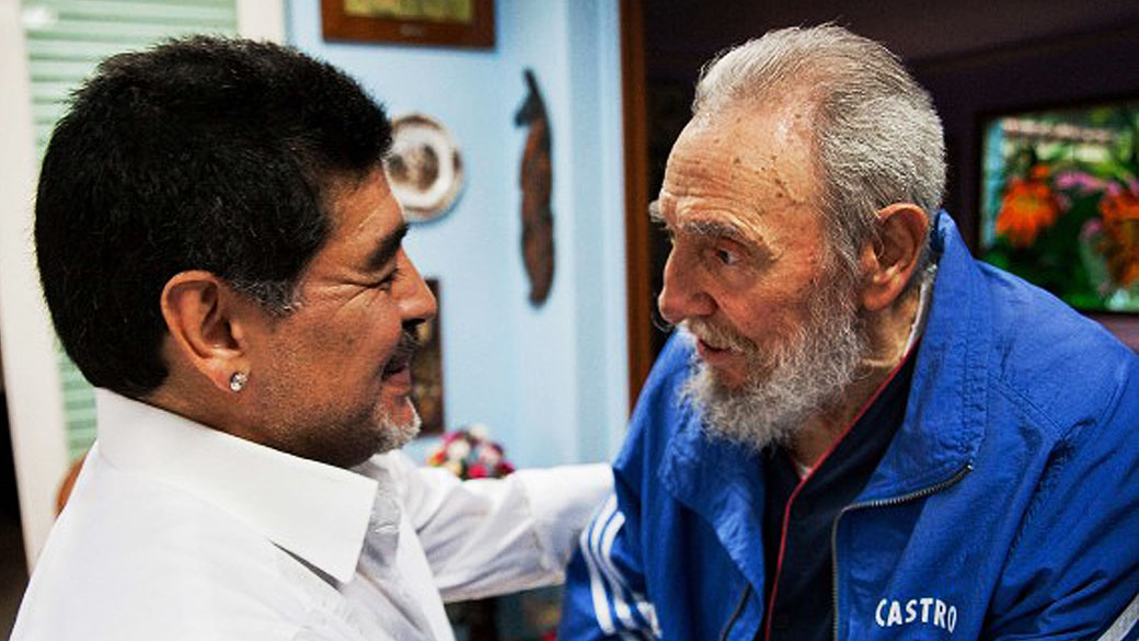 Em imagem divulgada hoje mostra encontro de Fidel Castro com ex-jogador de futebol argentino Diego Armando Maradona em Havana, Cuba