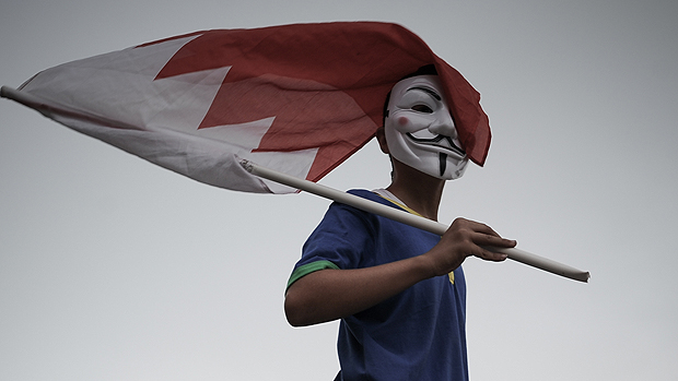No Bahrein, manifestante contra o próximo GP de Fórmula 1 no país à margem de uma manifestação anti-regime, em apoio de ativistas políticos detidos na prisão de Jid Ali, nordeste da Isa Town