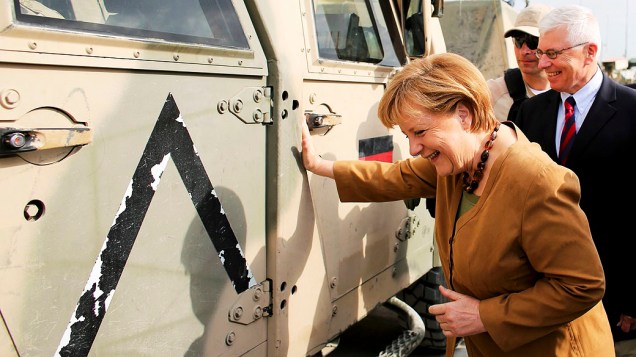 Chanceler alemã, Angela Merkel, visita  exército alemão Bundeswehr em Kunduz, no Afeganistão