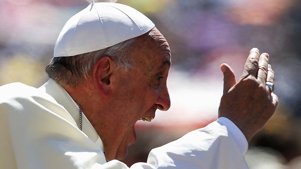 Papa Francisco chega para audiência semanal na Praça de São Pedro, no Vaticano