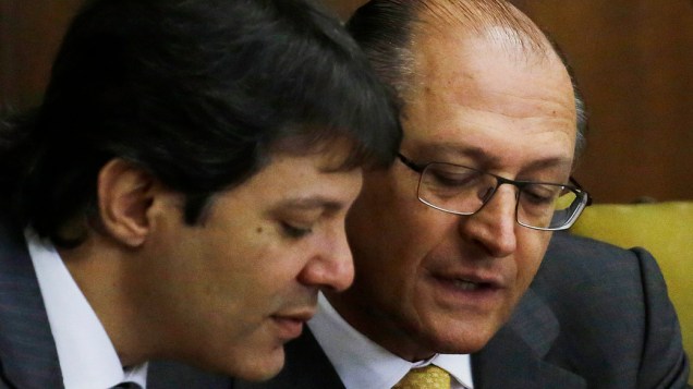 O Prefeito de São Paulo, Fernando Haddad, o governador de São Paulo, Geraldo Alckmin durante lançamento da consulta pública do edital da linha-18 do Metrô, no Palácio dos Bandeirantes