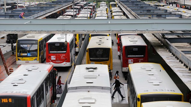 Uma chapa de oposição do sindicato dos motoristas e cobradores bloqueou 15 terminais de ônibus de São Paulo na manhã da quarta-feira (10)