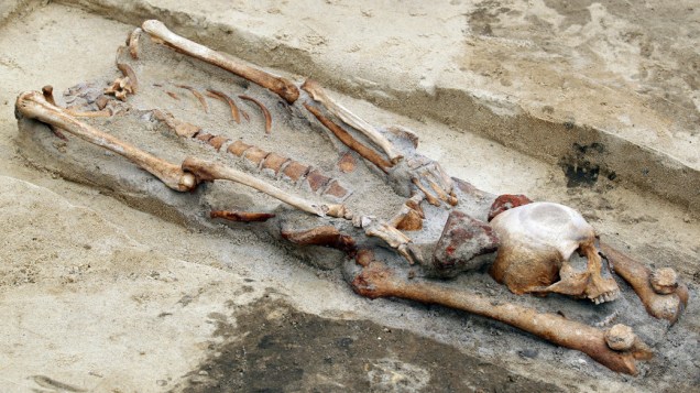 Sete esqueletos foram encontrados durante obras da construção de uma estrada na cidade de Gliwice, na Polônia. Segundo os arqueólogos, os corpos que, foram enterrados com o crânio entre as pernas, podem ter sido de pessoas consideradas "vampiras", pois, durante a Idade Média, acreditava-se que a decapitação era uma forma de garantir que essas pessoas não poderiam tornar a viver<br>  