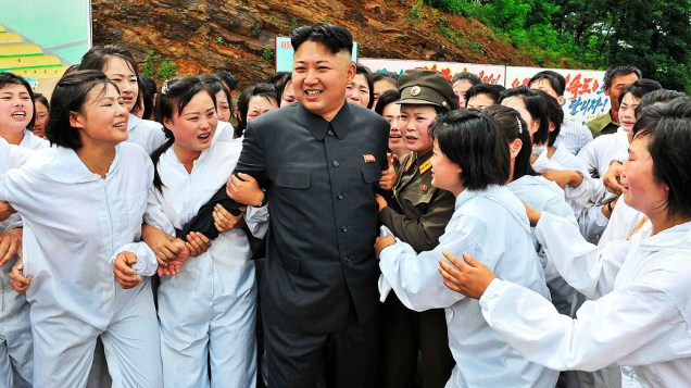 Líder norte-coreano Kim Jong-un visita uma exploração de cogumelos nesta foto sem data divulgada pela Agência de Notícias Central Coreana da Coréia do Norte (KCNA), em Pyongyang