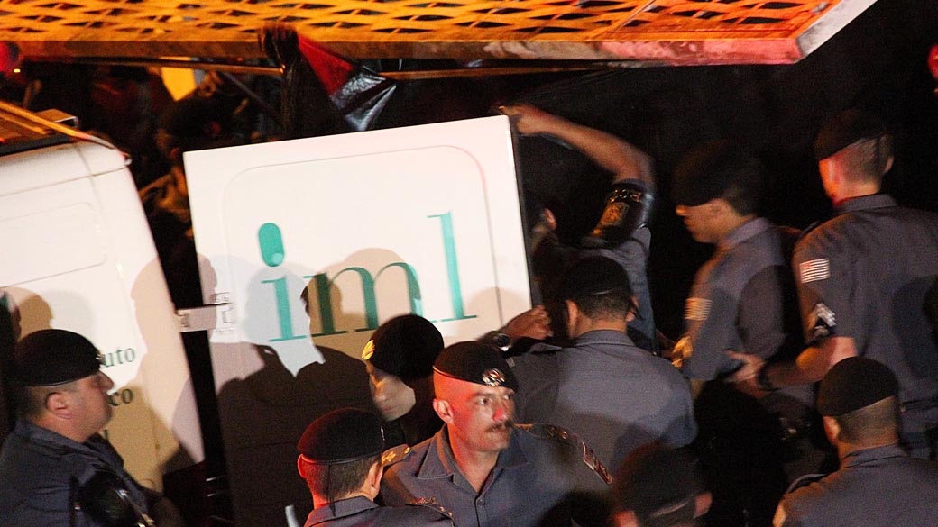 Polícia chegou ao local do crime por volta das 18h30 desta segunda