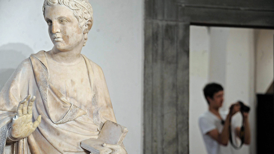 Imagem da estátua danificada no museu Duomo em Florença