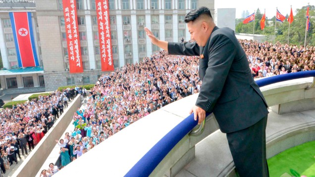 Líder norte-coreano Kim Jong-un, no desfile militar que celebra os 65 anos de fundação da Coreia do Norte, em Pyongyang