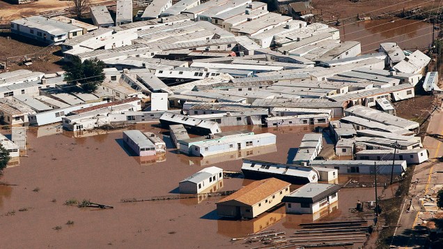 Dezenas de casas foram arrastadas pelas inundações em uma cidade em Weld County, no Colorado