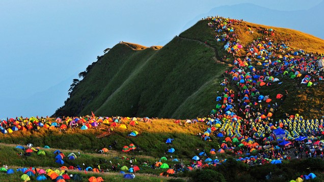 Inúmeras barracas foram montadas no Monte Wugongshan de Pingxiang, na província de Jiangxi, na China durante o Festival Internacional Camping 
