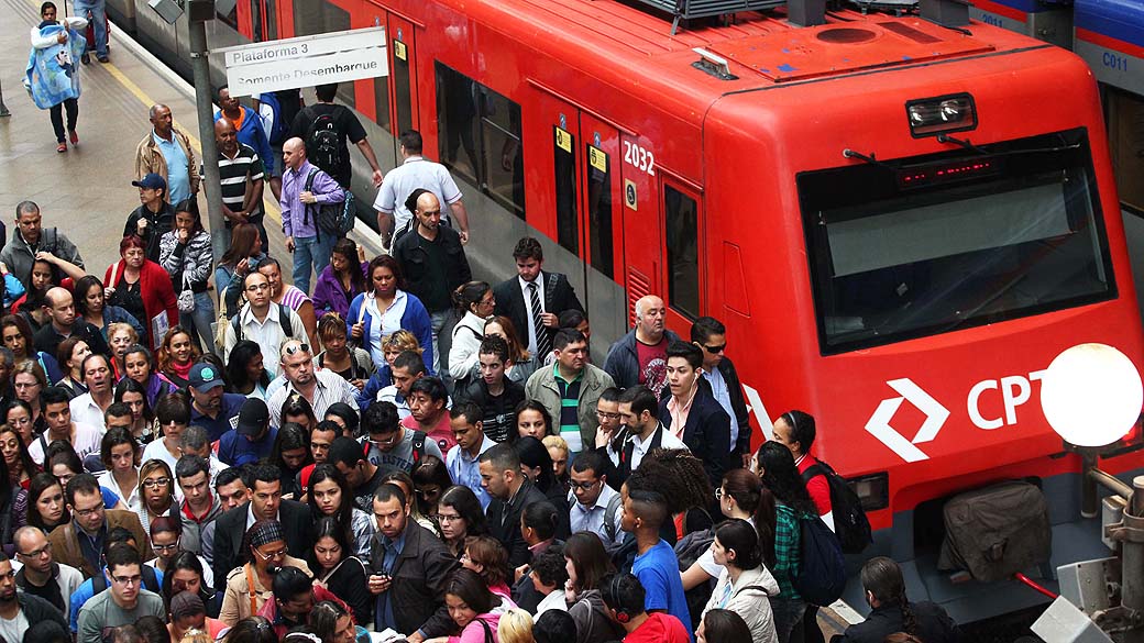 Movimentação intensa na Estação Júlio Prestes da CPTM, em São Paulo