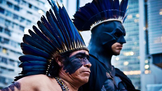 Indígenas realizam protesto em frente à sede da Petrobras no centro do Rio de Janeiro, nesta sexta-feira