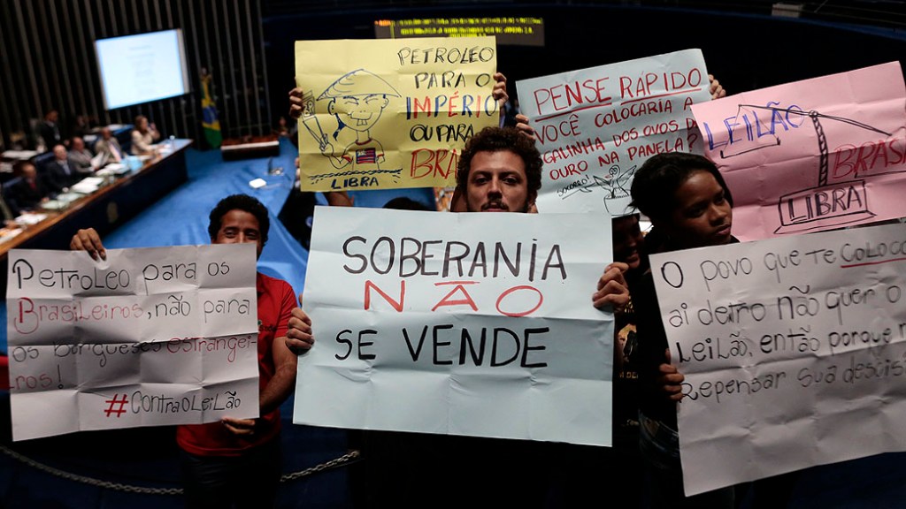 Protesto contra o leilão da área gigante de Libra, considerada a maior reserva de petróleo brasileira no pré-sal