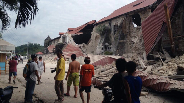 Igreja destruída na cidade de Loboc, após terremoto de magnitude 7.2 nas Filipinas