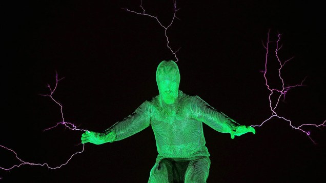 Instalação de artistas britânicos Lords of Lightning  durante edição do Festival de Luzes, em Bruxelas