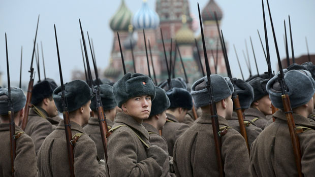 Em Moscou, milhares de soldados marcharam pela Praça Vermelha no 72º aniversário do desfile histórico da Segunda Guerra Mundial