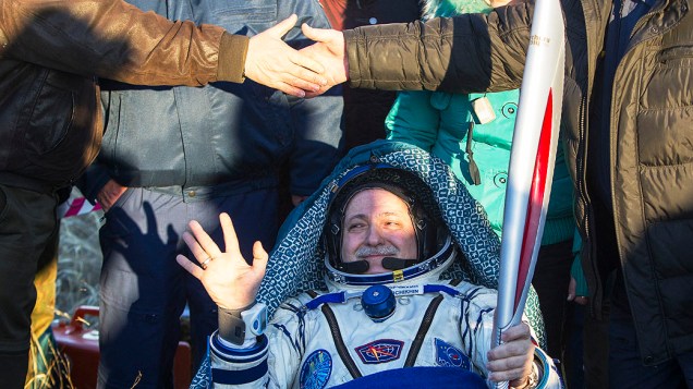 Cosmonauta russo Fyodor Yurchikhin retorna à Terra após levar tocha dos Jogos Olímpicos de Inverno 2014 à estação espacial ISS