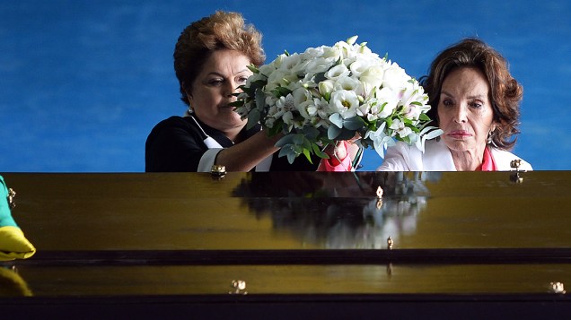 Dilma Rousseff durante cerimônia de chegada a Brasília dos restos mortais do Presidente João Goulart
